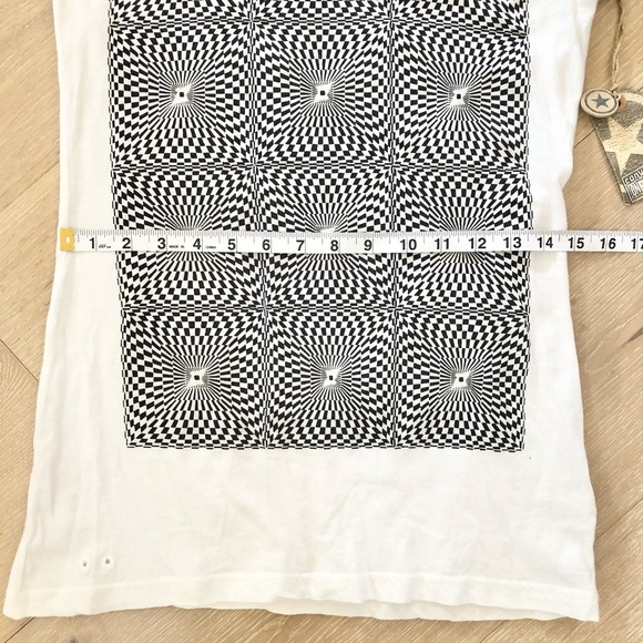 ⭐️Converse⭐️White Graphic Tees Short Sleeve T-Shirt NWT New With Tag Wo's Small - Picture 10 of 14